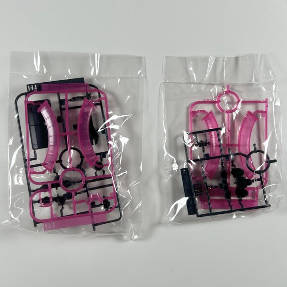 Bandai 1/1000 Pormelia Class Astro Assault Carrier, Parts Sealed - Picture 4 of 11